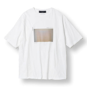 MEANSWHILE ABRACT PHOTOGRAPHT TEE-OFF WHITE