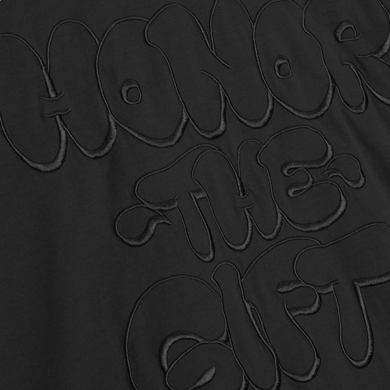 HONOR THE GIFT AMP'D UP TEE-BLACK