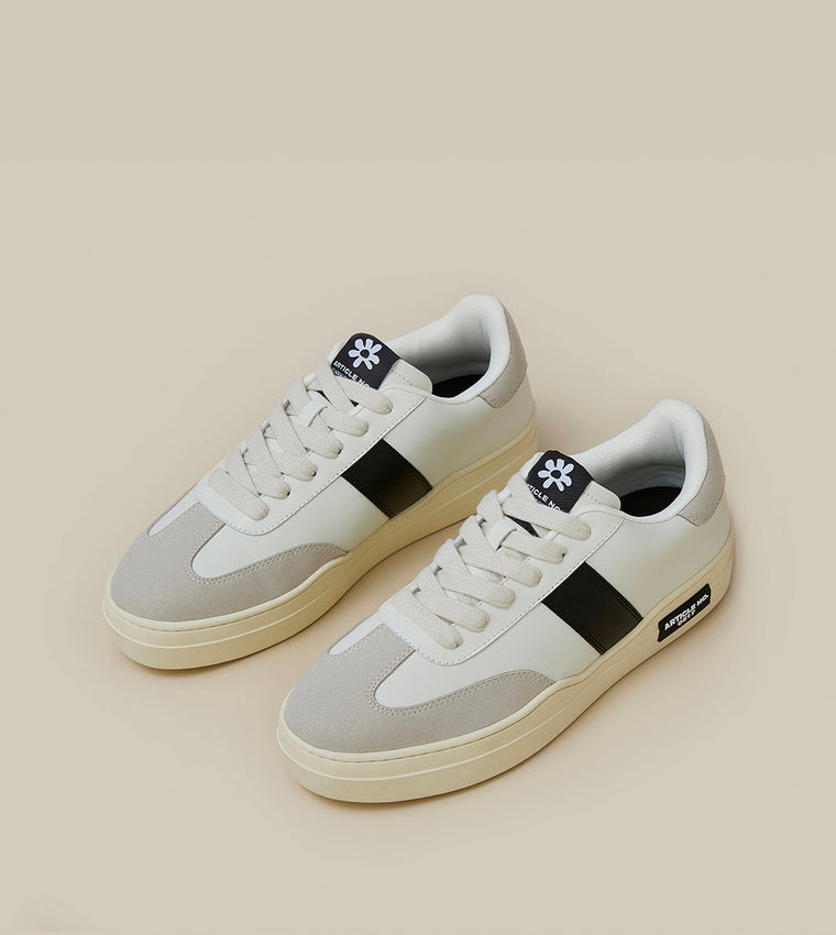 ARTICLE NO. COURT SNEAKER LOW-TOP GERMAN TRAINERS-WHITE/BLACK