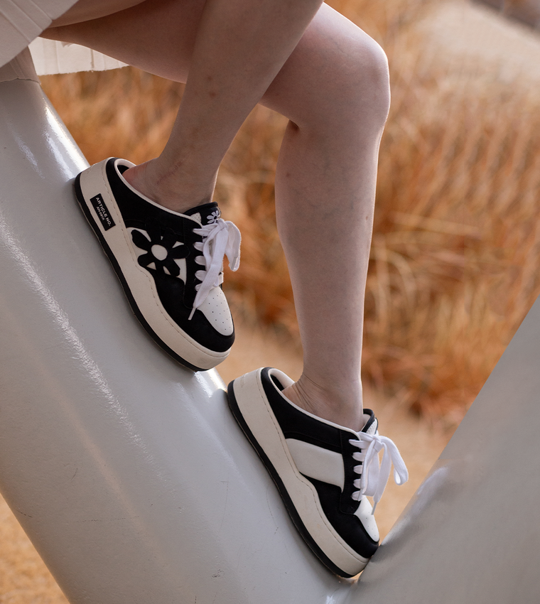 ARTICLE NO. DISTORTED FLORAL BURGER MULE-WHITE/BLACK