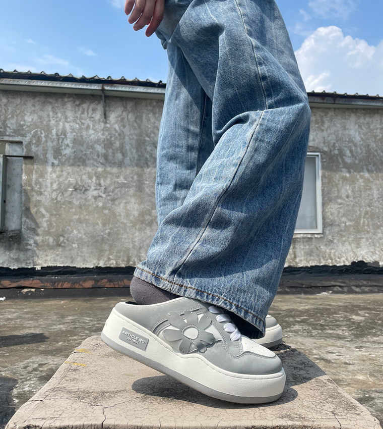 ARTICLE NO. DISTORTED FLORAL BURGER MULE-WHITE/GREY