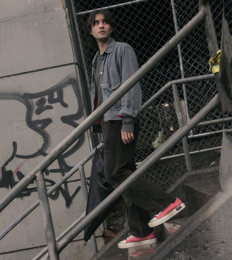 ARTICLE NO. DISTRESSED LOW-TOP SNEAKERS-RED DIRT