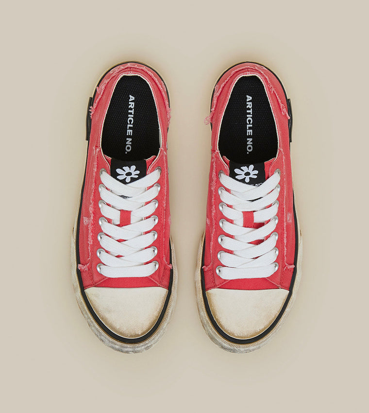 ARTICLE NO. DISTRESSED LOW-TOP SNEAKERS-RED DIRT