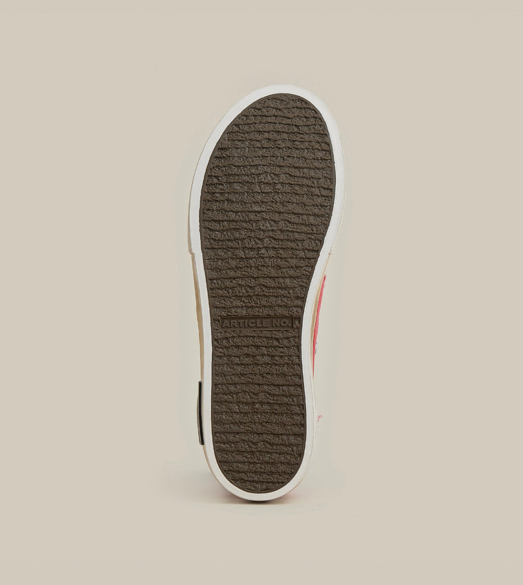 ARTICLE NO. DISTRESSED LOW-TOP SNEAKERS-RED DIRT