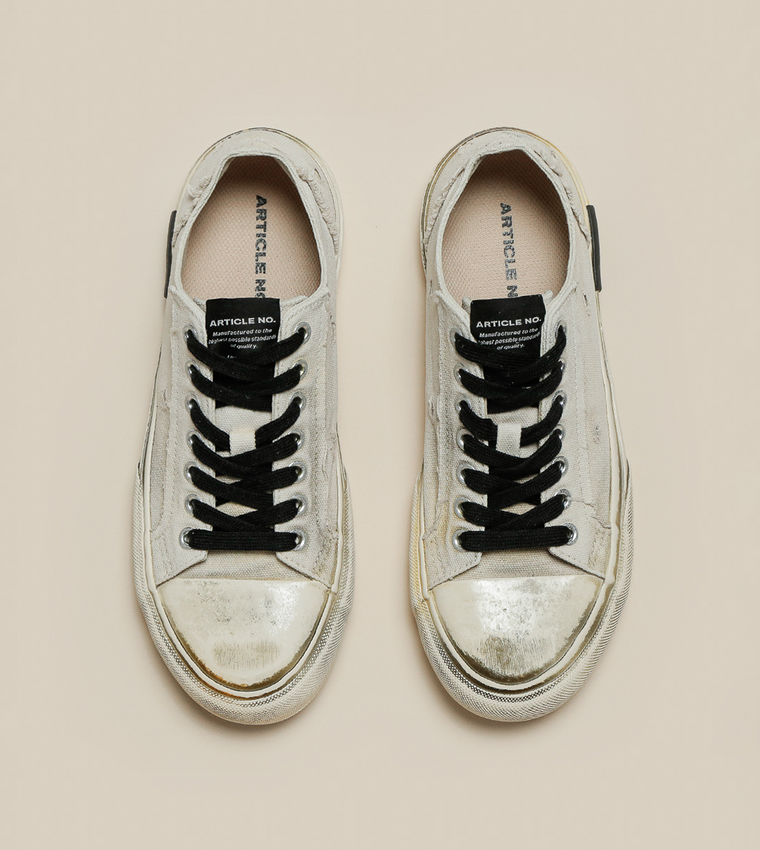 ARTICLE NO. DISTRESSED LOW-TOP SNEAKERS-WHITE DIRTS