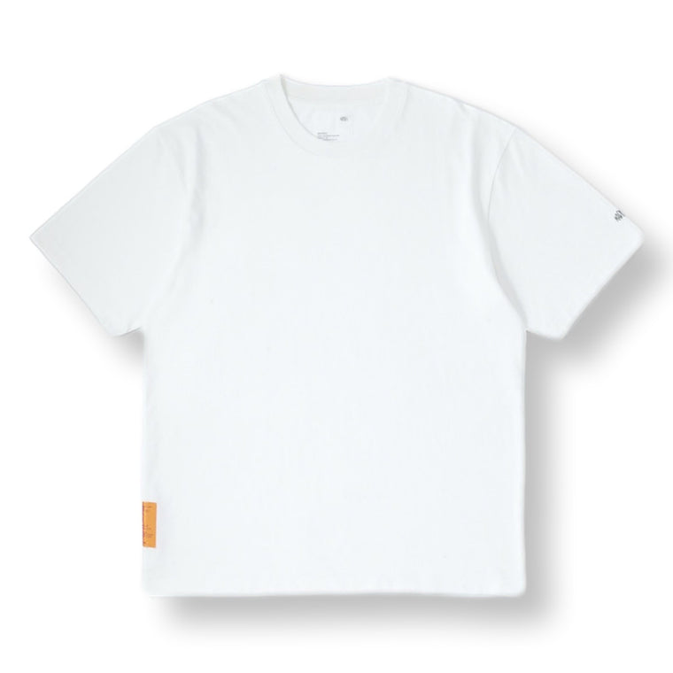 MADNESS ESSENTIAL LABEL TEE-WHITE