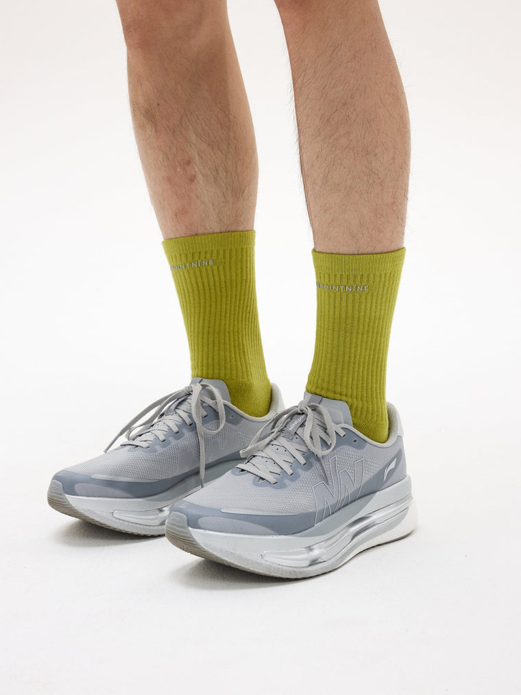 NINE POINT NINE ELEMENT COOLMAX REFLECTIVE LOGO SOCKS-WHITE