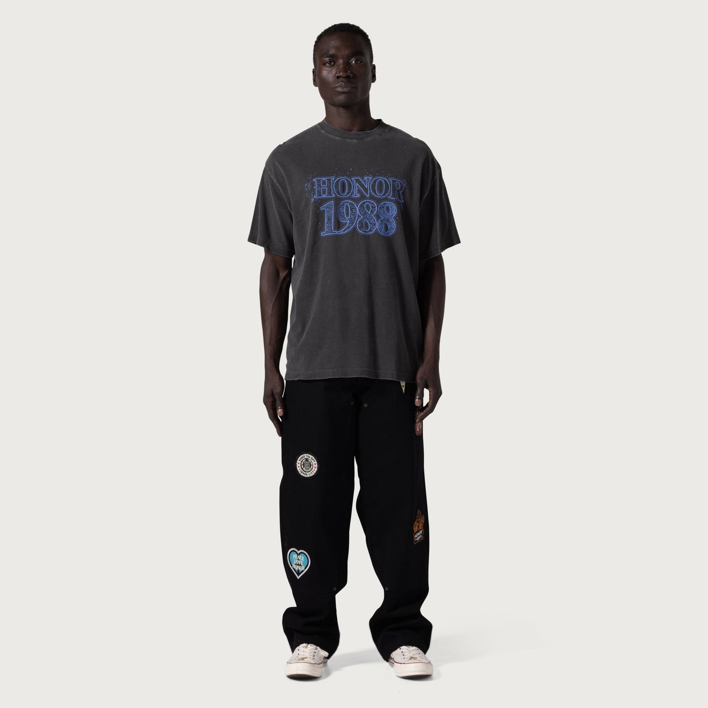 HONOR THE GIFT HONOR CONCERT SS TEE-DARK GREY