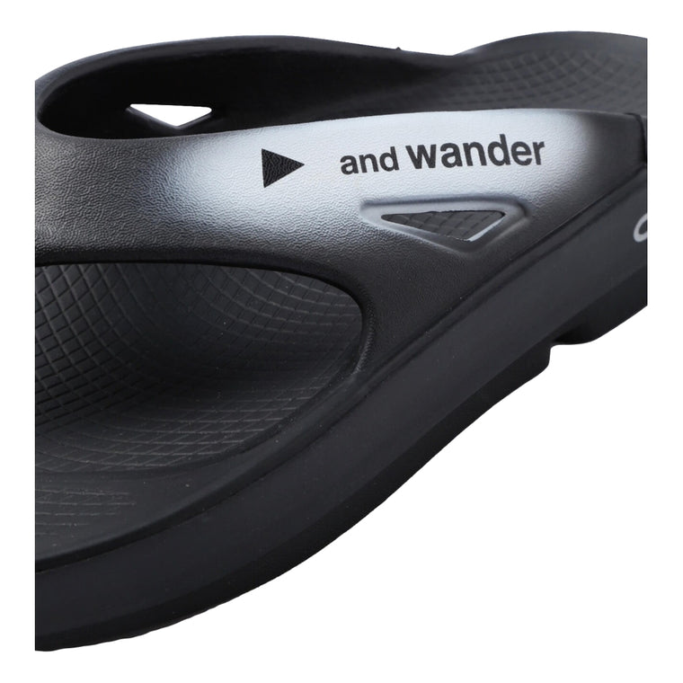 AND WANDER OOFOS × AND WANDER OORIGINAL RECOVERY SANDAL-BLACK
