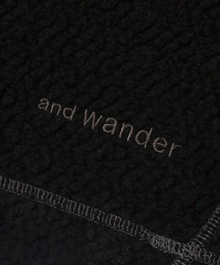 AND WANDER RE WOOL JQ CREW NECK-BLACK
