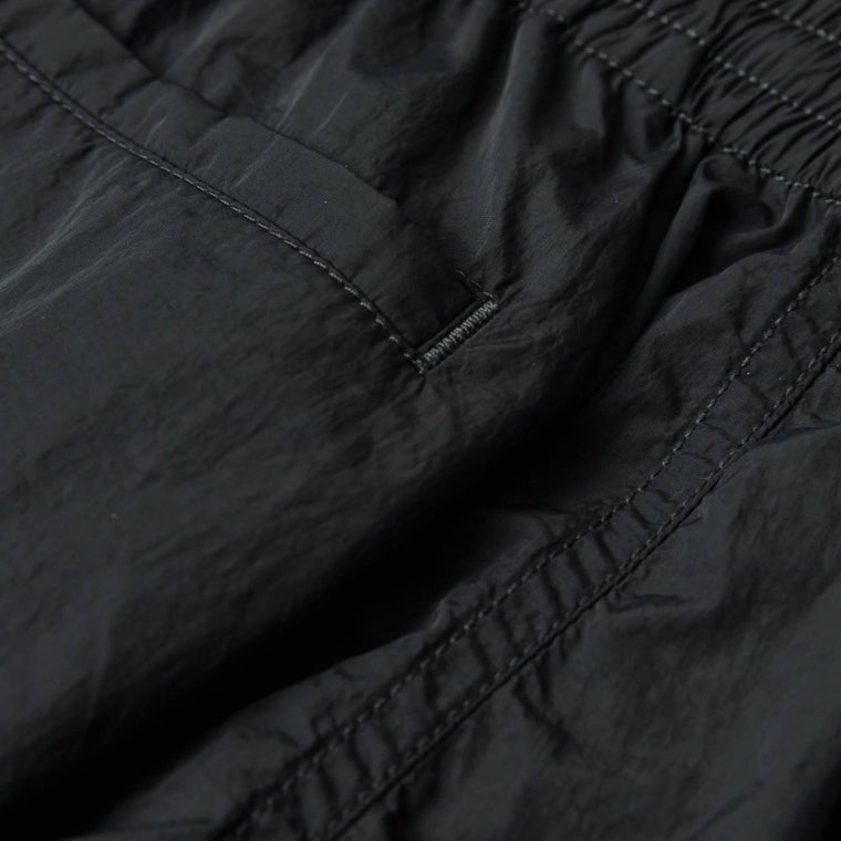 MADNESS RHOMBUS LOGO NYLON ESSENTIAL SHORTS (17")-BLACK