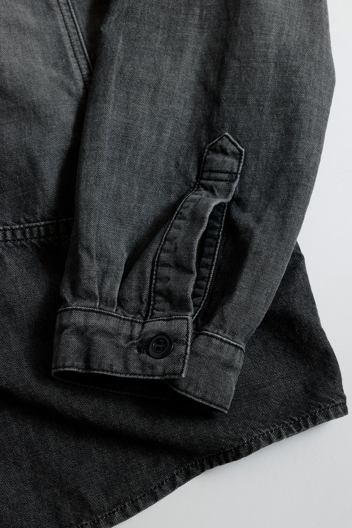 FUNDAMENTAL THIRD THIRD SHIRT 3YR WASH-BLACK