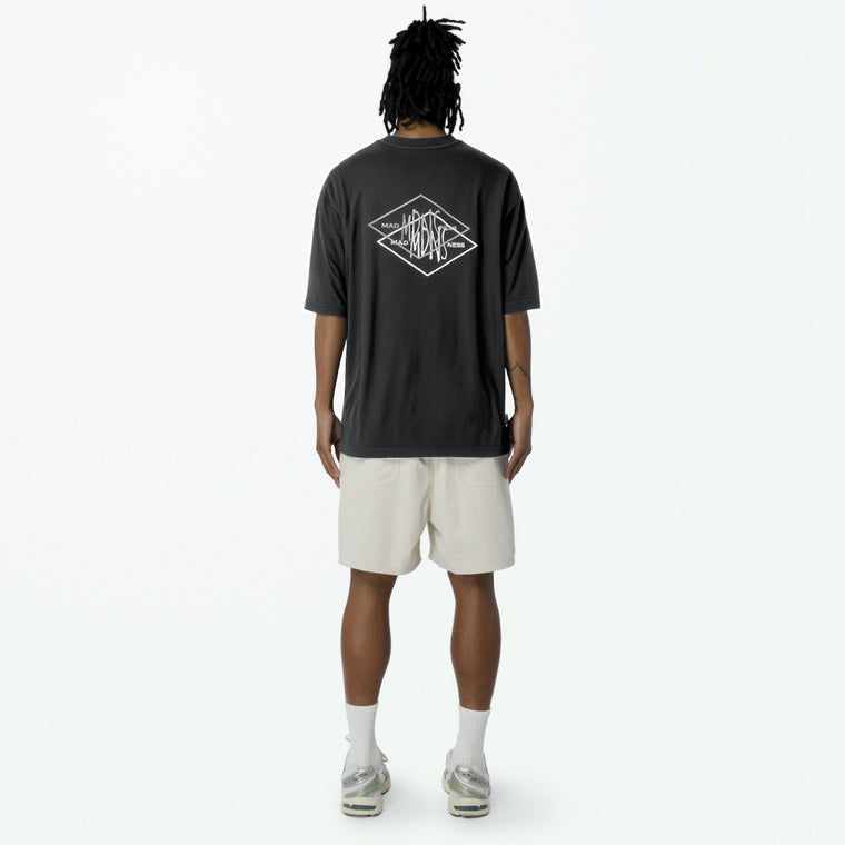 MADNESS WASHED PRINT TEE-BLACK