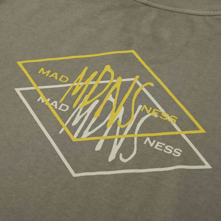 MADNESS WASHED PRINT TEE-OLIVE