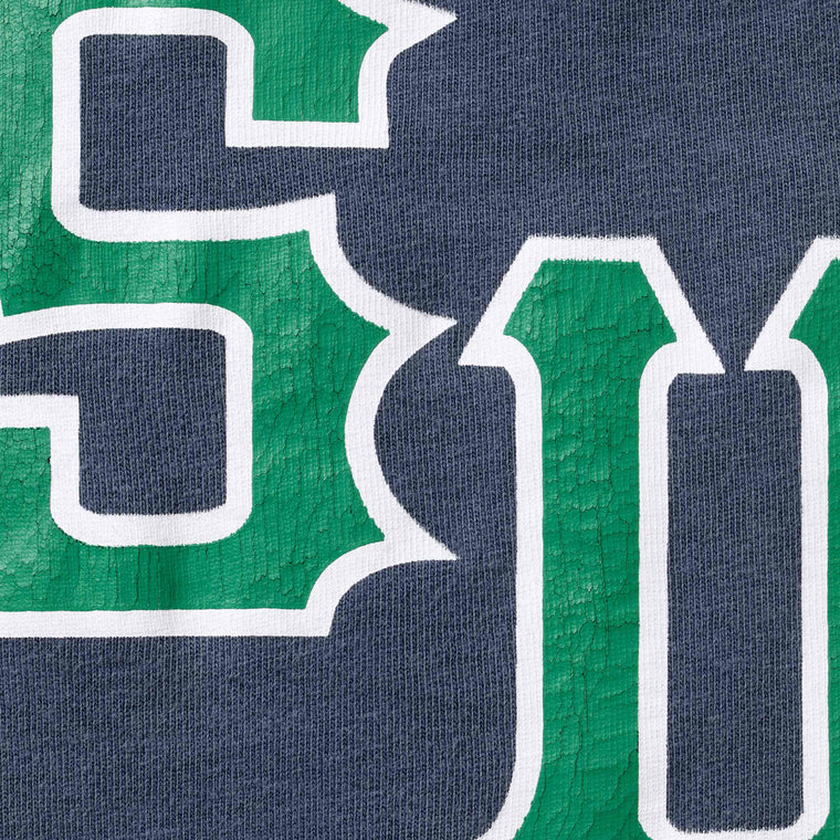 SUPREME CRACKED SPELLOUT S/S TOP-NAVY