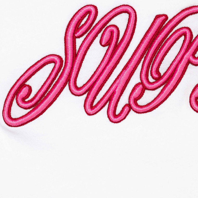 SUPREME RAISED SCRIPT S/S TOP-WHITE