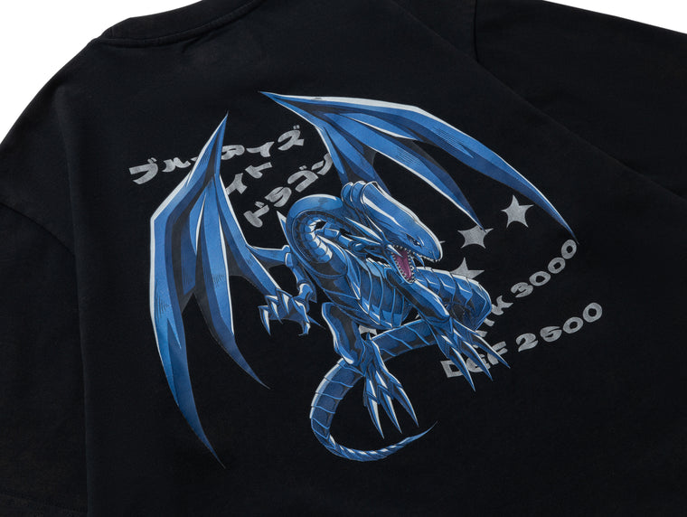 SCENE BY ICE FIRE X YU-GI—OH_BLUE-EYE WHITE DRAGON WASHED TEE-BLACK